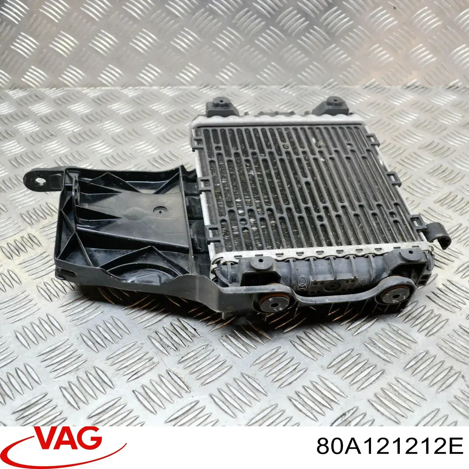 Radiador adicional de refrigeración del motor VAG 80A121212E precio, desde 237,79 EUR