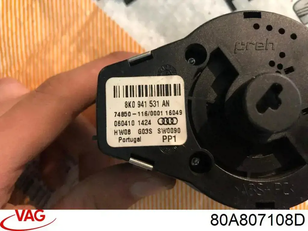 Parachoques delantero, parte derecha 80A807108D VAG