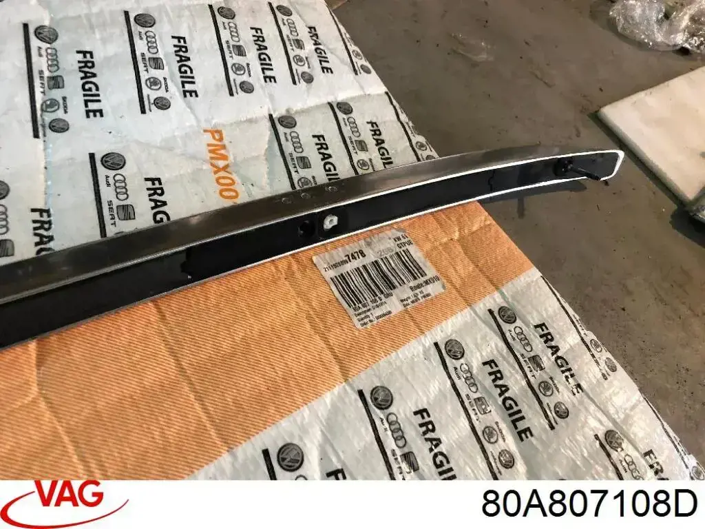 Parachoques delantero, parte derecha 80A807108D VAG