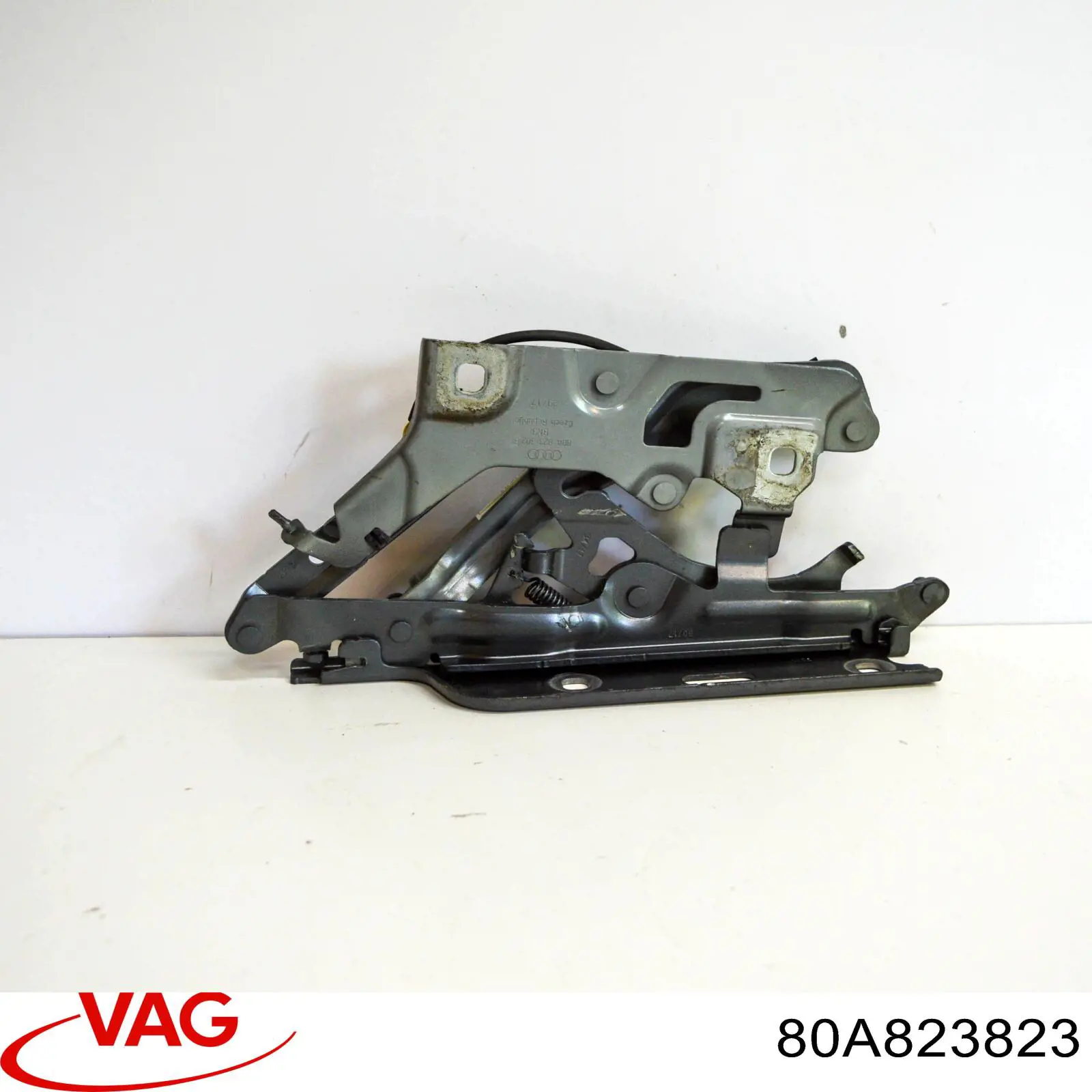 Pirotécnico de la bisagra del capó 80A823823 VAG