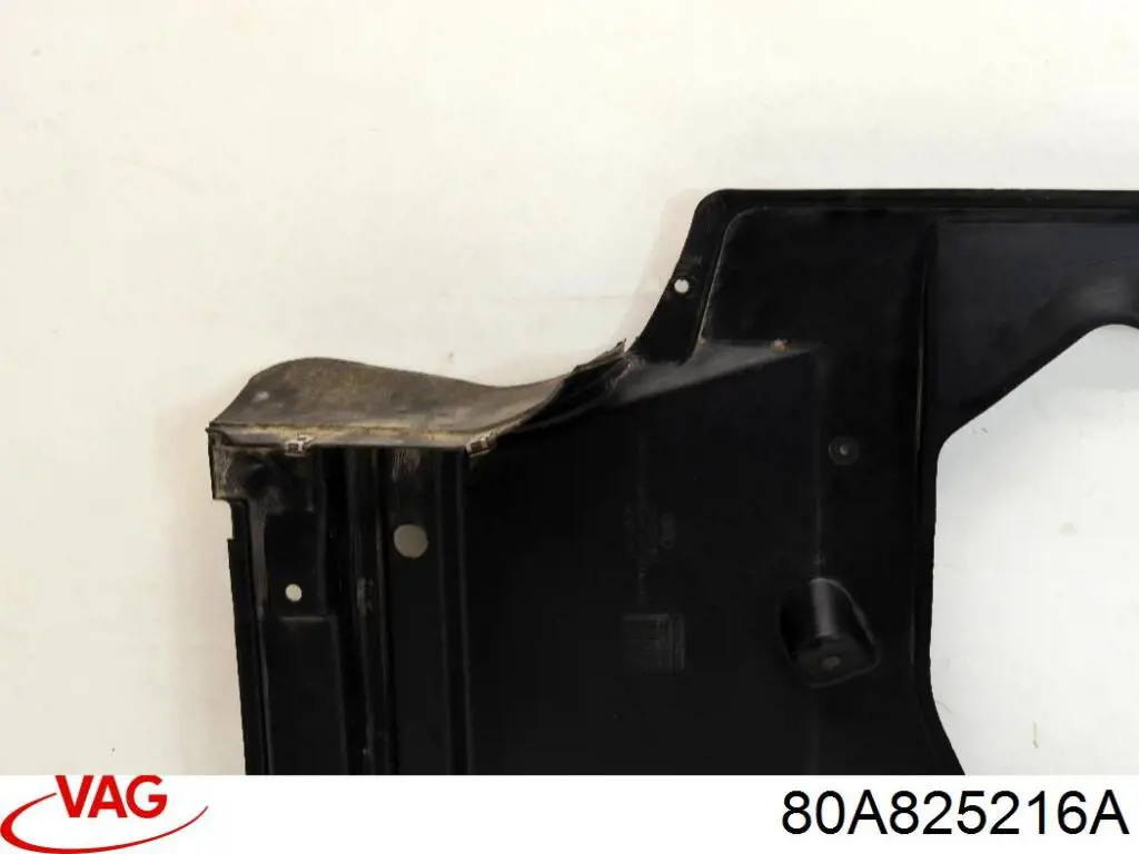 Protección inferior trasera derecha 80A825216A VAG