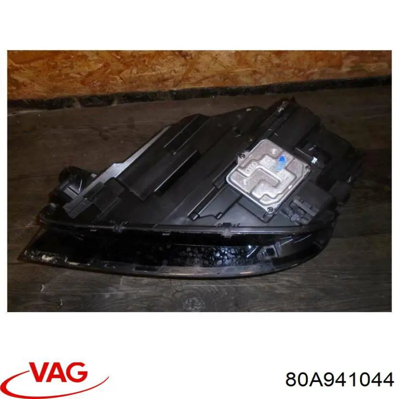 Faro derecho 80A941044F VAG