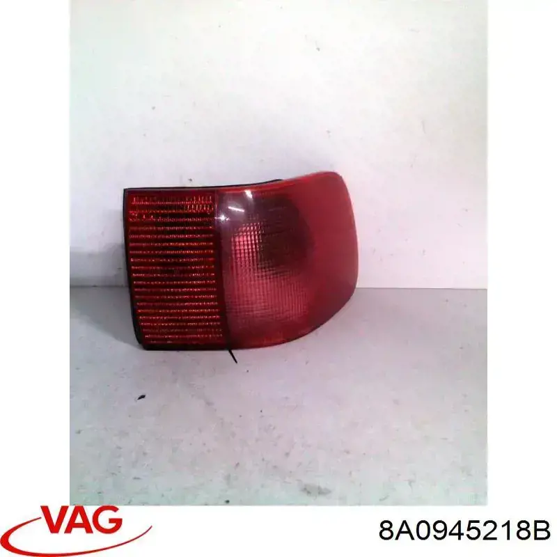 8A0945218B VAG Piloto trasero exterior derecho