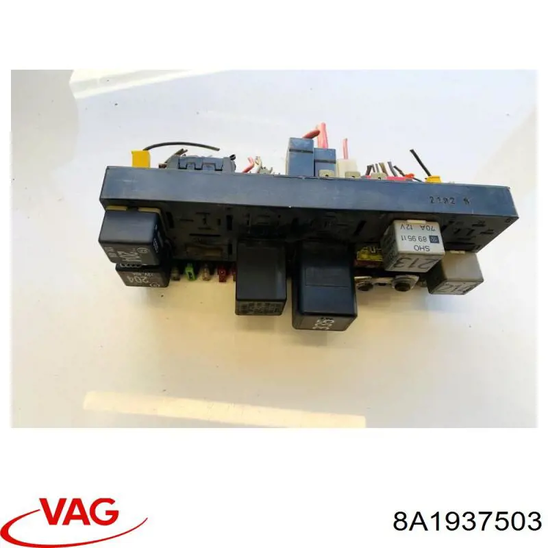 Caja de fusibles trasera interior VAG 8A1937503A precio, desde 14,73 EUR