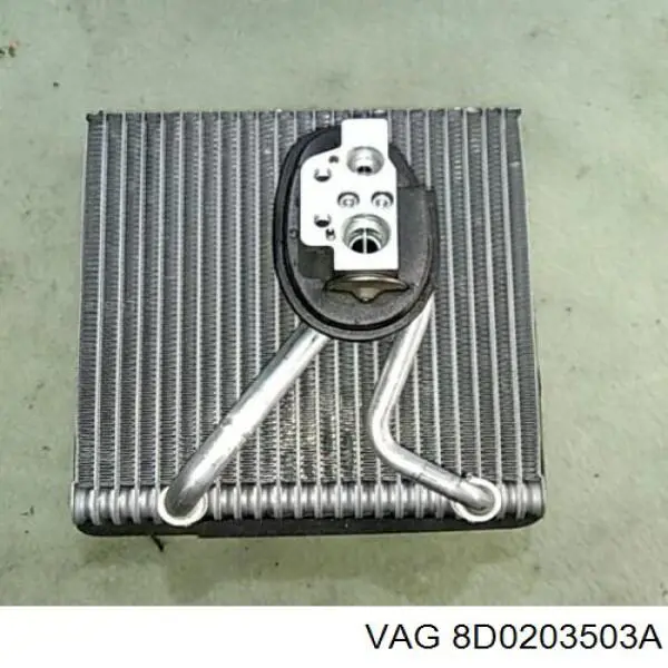 Radiador adicional de refrigeración del motor 8D0203503A VAG