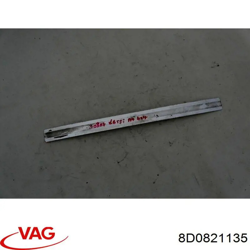 Comprar 8D0821135 VAG Soporte delantero izquierdo para aleta delantera