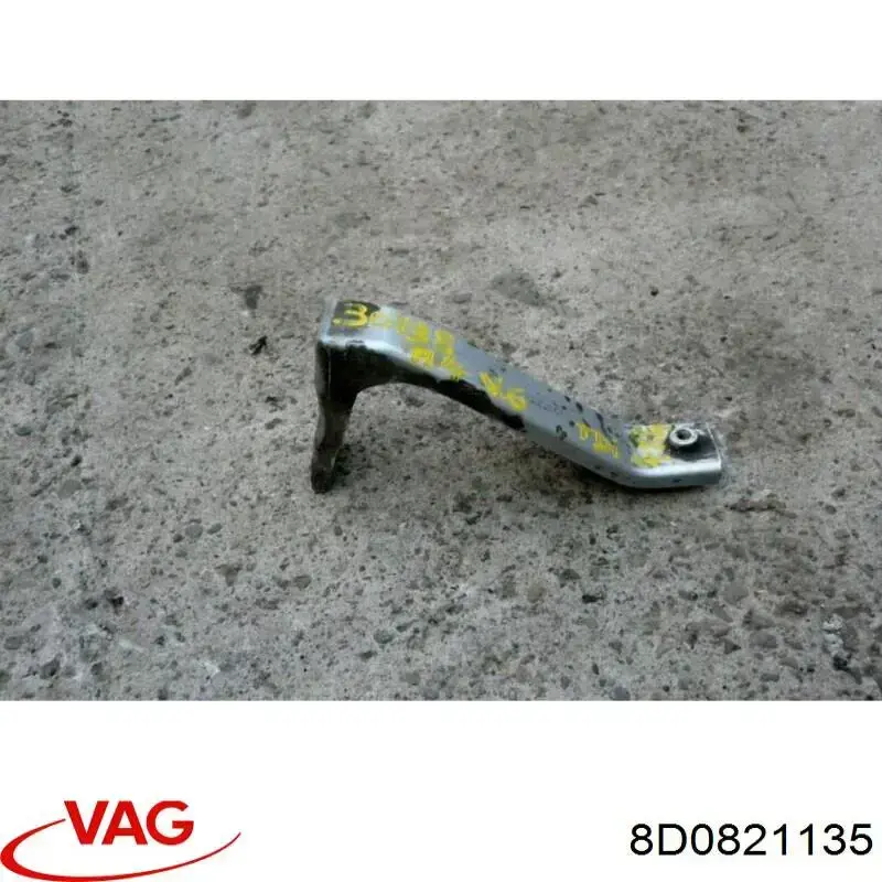 8D0821135 VAG Soporte delantero izquierdo para aleta delantera