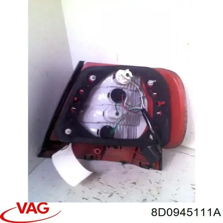Piloto trasero izquierdo VAG 8D0945111A precio, desde 46,46 EUR