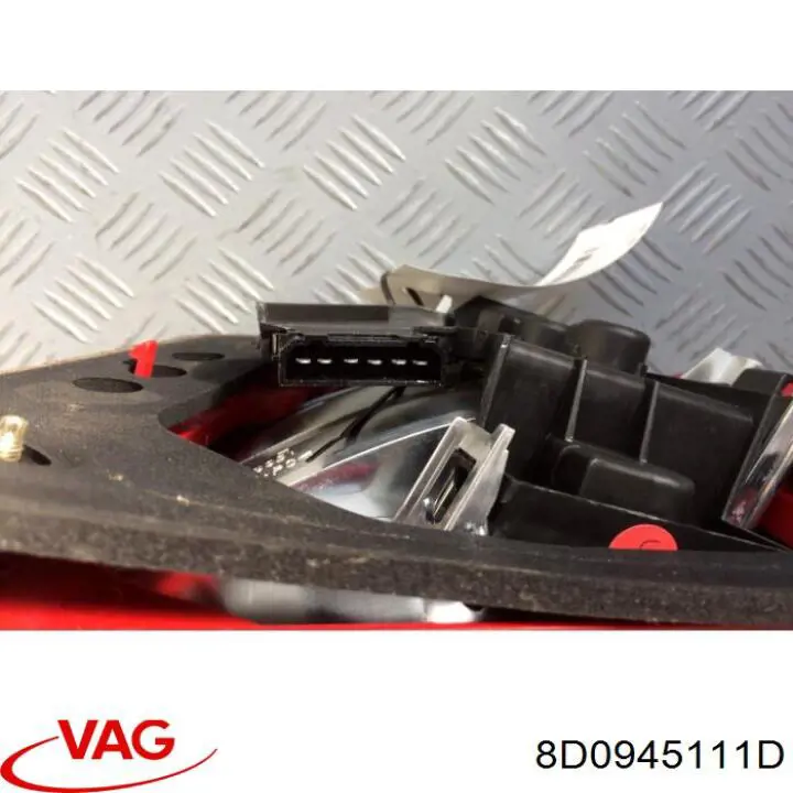 Piloto trasero izquierdo VAG 8D0945111D precio, desde 63,89 EUR