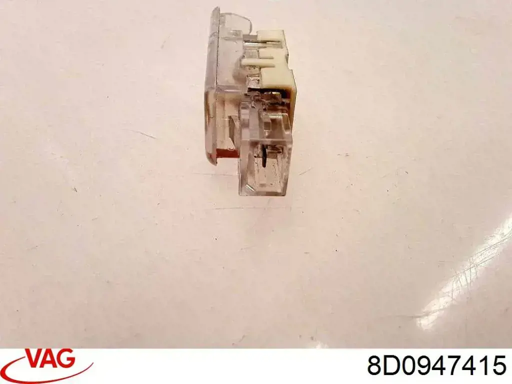 Luz de cortesía del maletero VAG 8D0947415 precio, desde 36,30 EUR