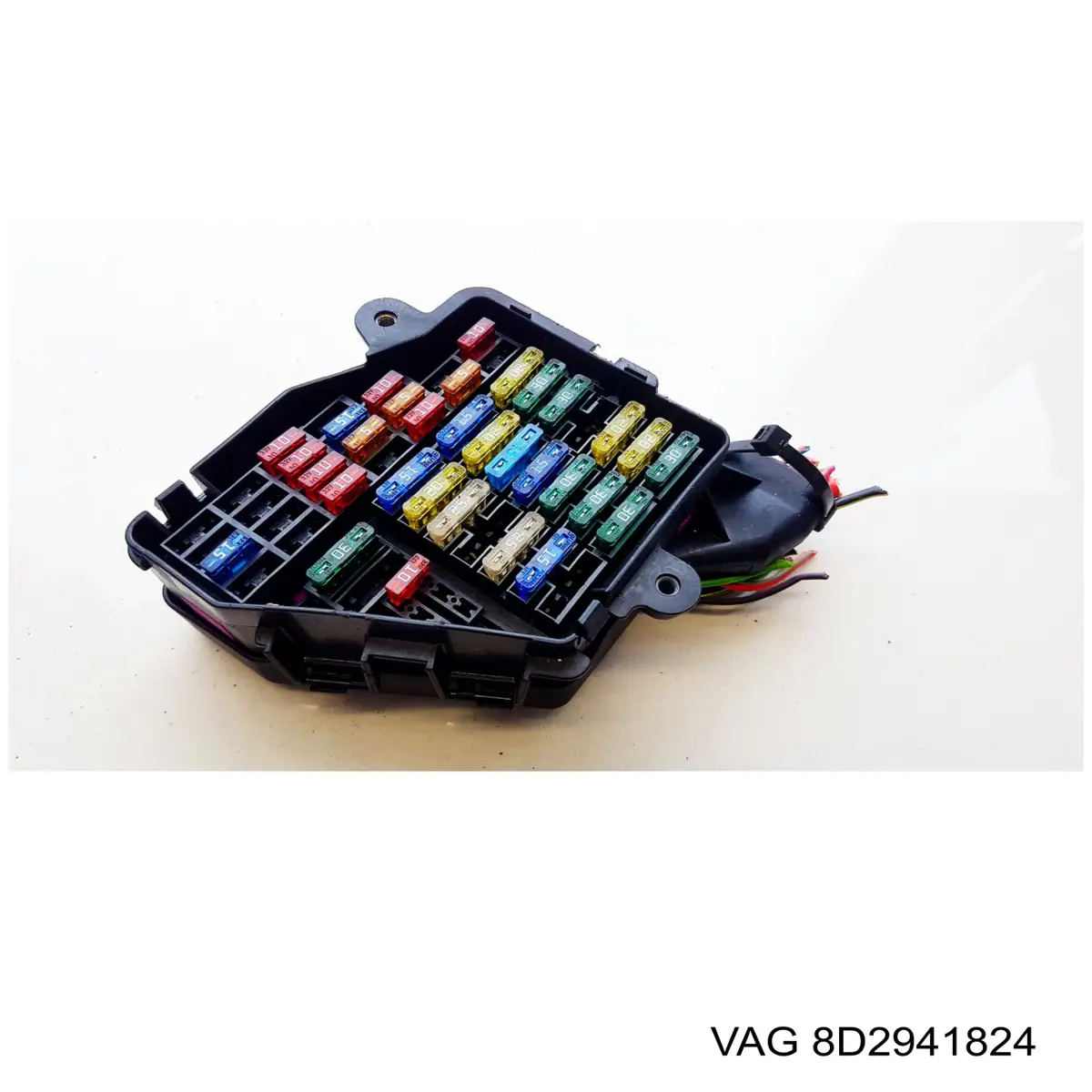 Caja de fusibles 8D2941824 VAG