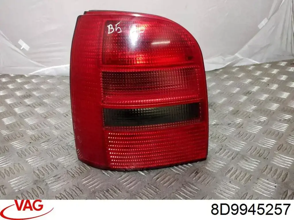 8D9945257 VAG tablero de luces traseras de contacto