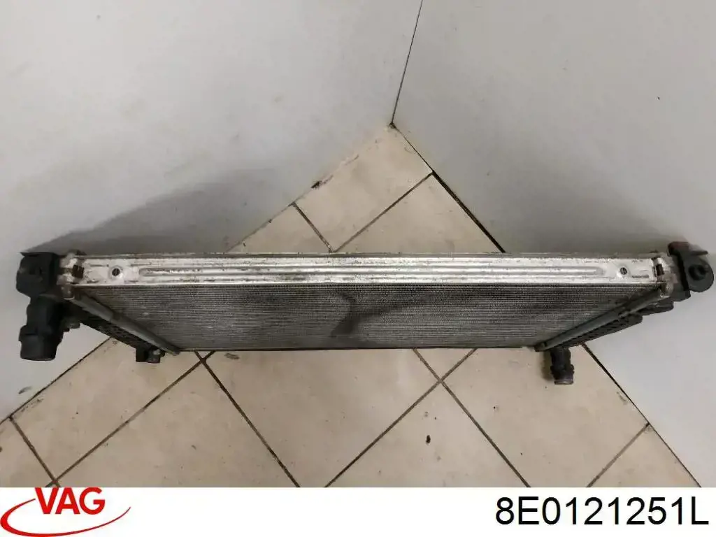 Comprar 8E0121251L VAG Radiador de auto