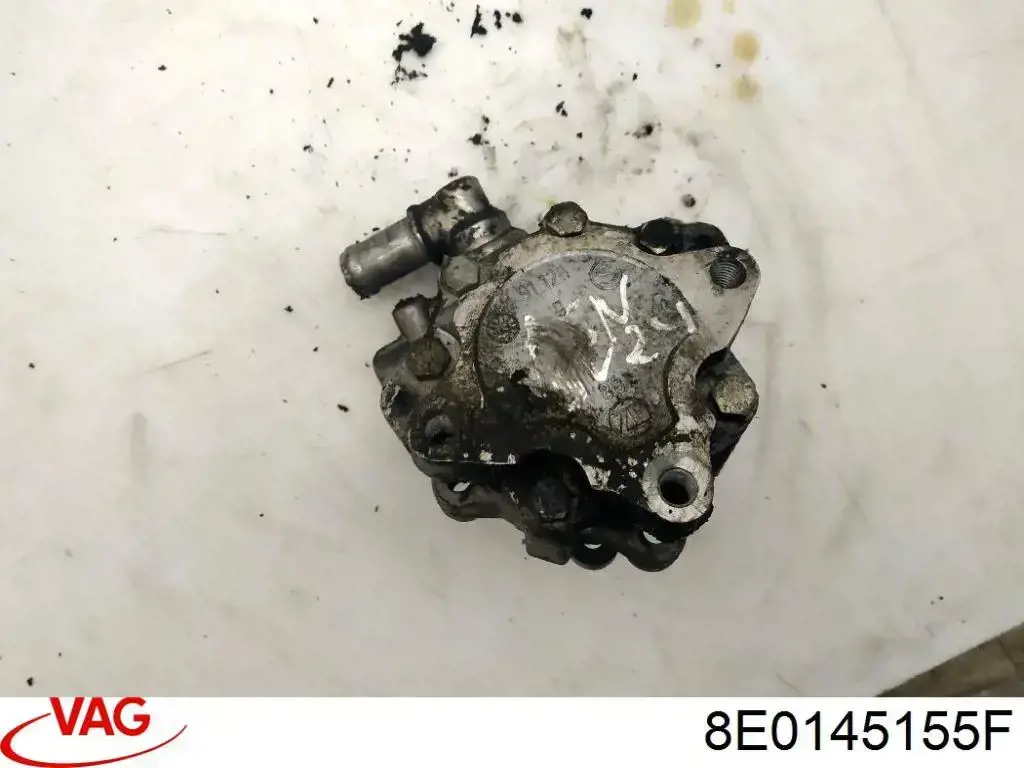 Bomba de dirección 8E0145155F VAG