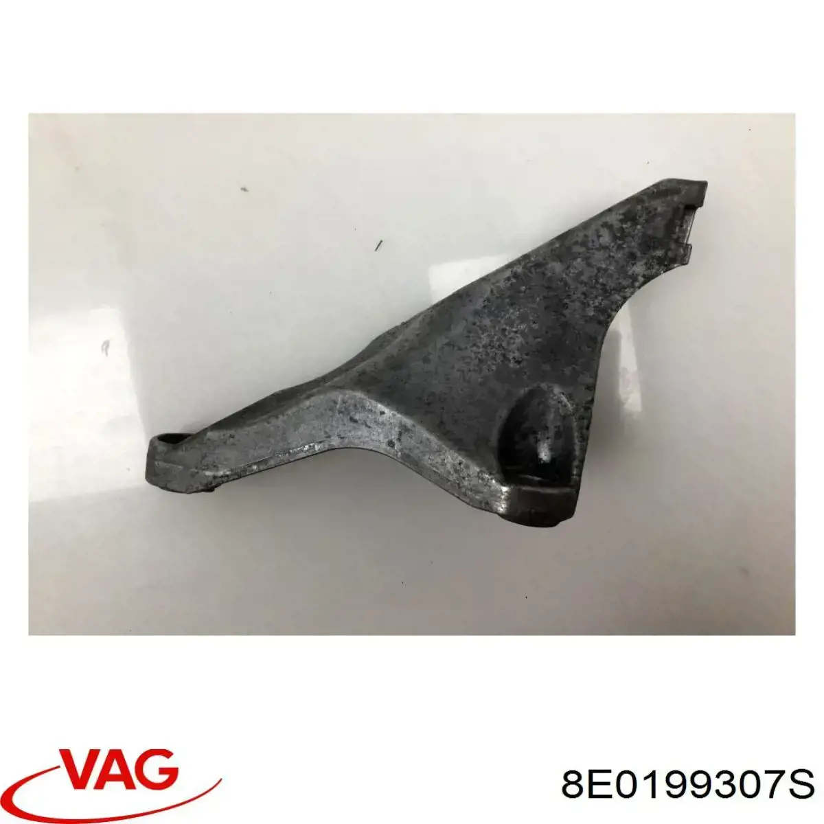 8E0199307S VAG Soporte del soporte izquierdo del motor