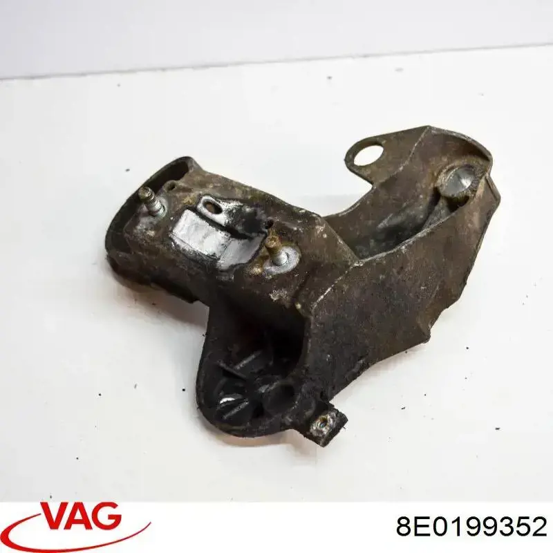 Soporte derecho del motor VAG 8E0199352