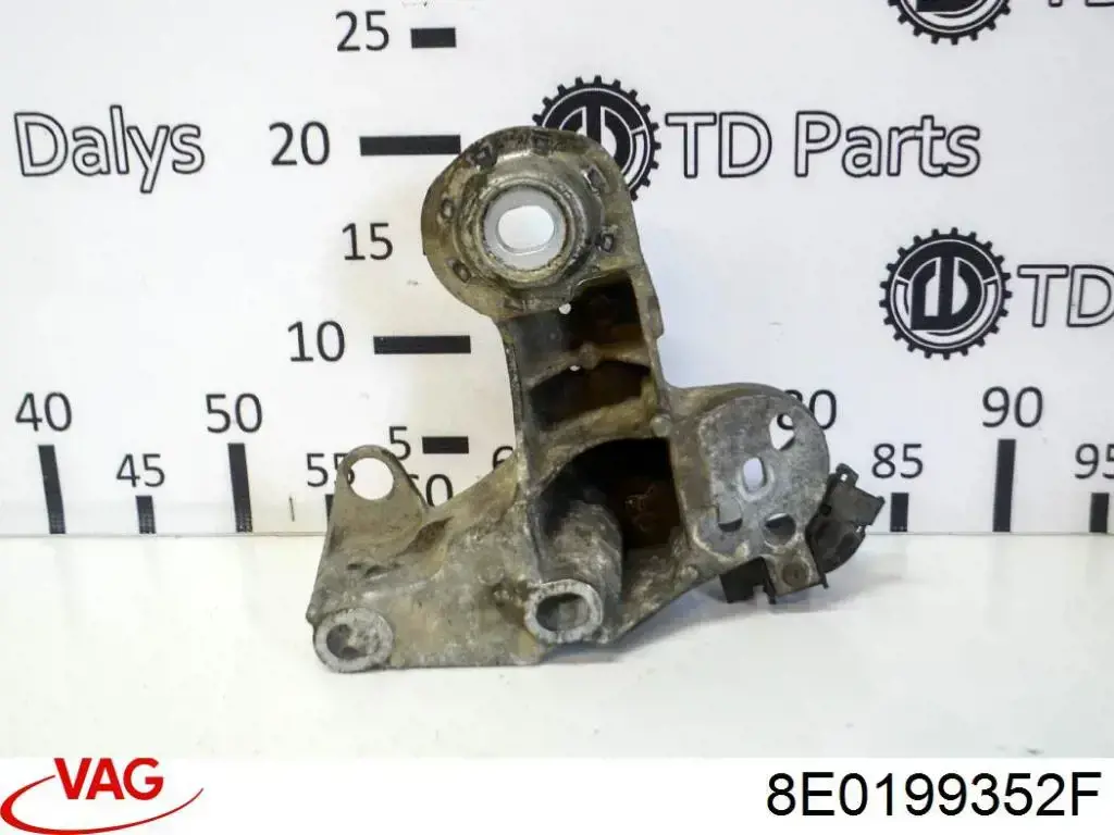 Soporte derecho del motor VAG 8E0199352F precio, desde 43,56 EUR