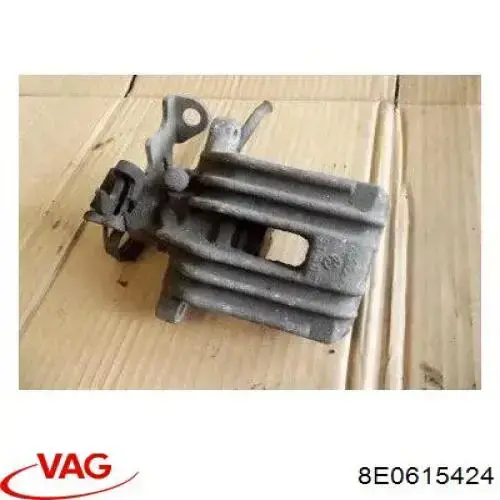 Pinza de freno trasera derecha VAG 8E0615424