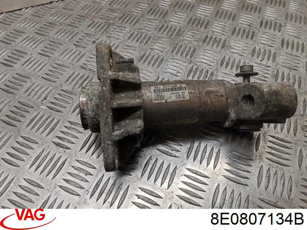 Comprar 8E0807134B VAG Soporte de parachoques delantero derecho