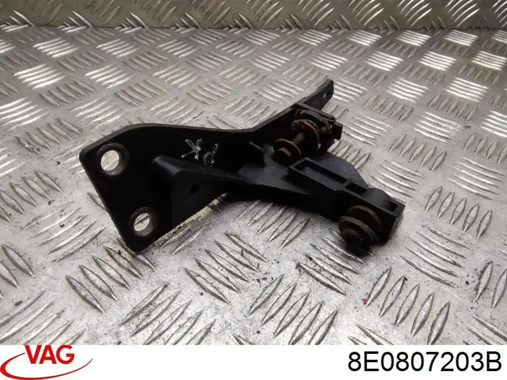 Soporte de paragolpes delantero exterior izquierdo VAG 8E0807203B