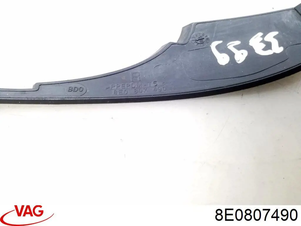 Comprar 8E0807490 VAG Embellecedor de faro antiniebla derecho