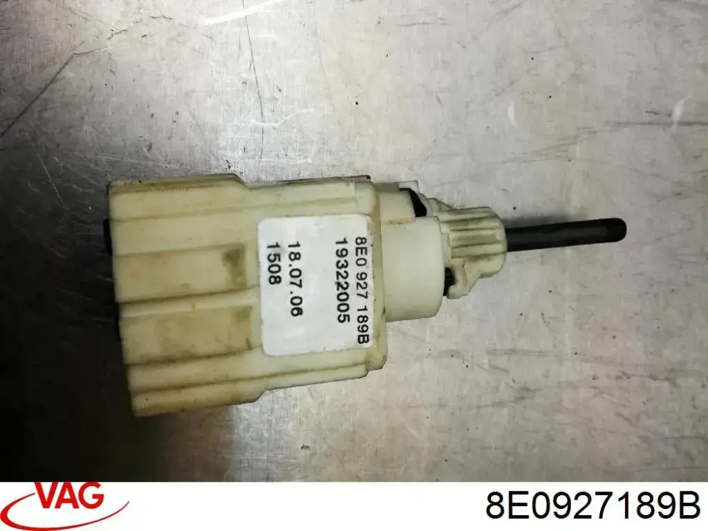 Interruptor de embrague VAG 8E0927189B