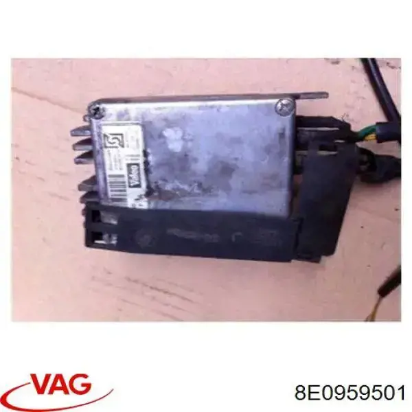 Regulador de velocidad del ventilador de refrigeración (unidad de control) 8E0959501AD VAG