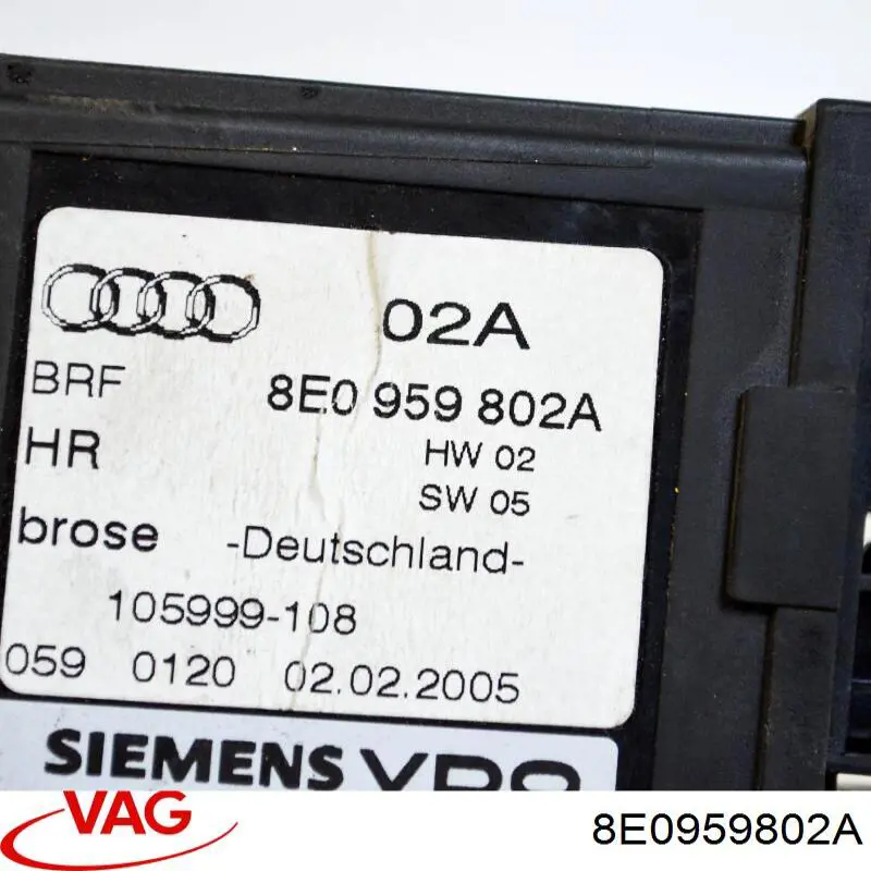 Motor del elevalunas de la puerta trasera derecha 8E0959802A VAG