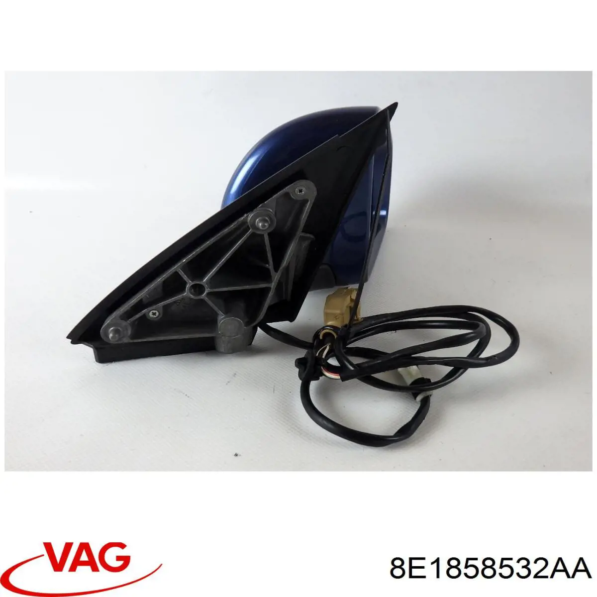 Carcasa interior del espejo retrovisor derecho VAG 8E1858532AA