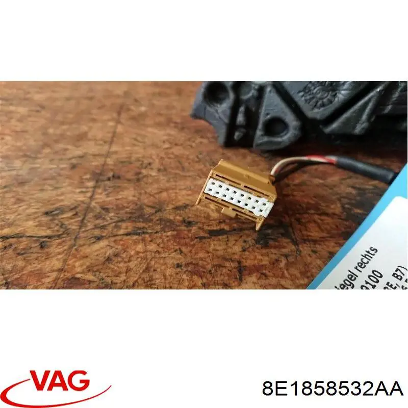 8E1858532AA VAG Carcasa interior del espejo retrovisor derecho