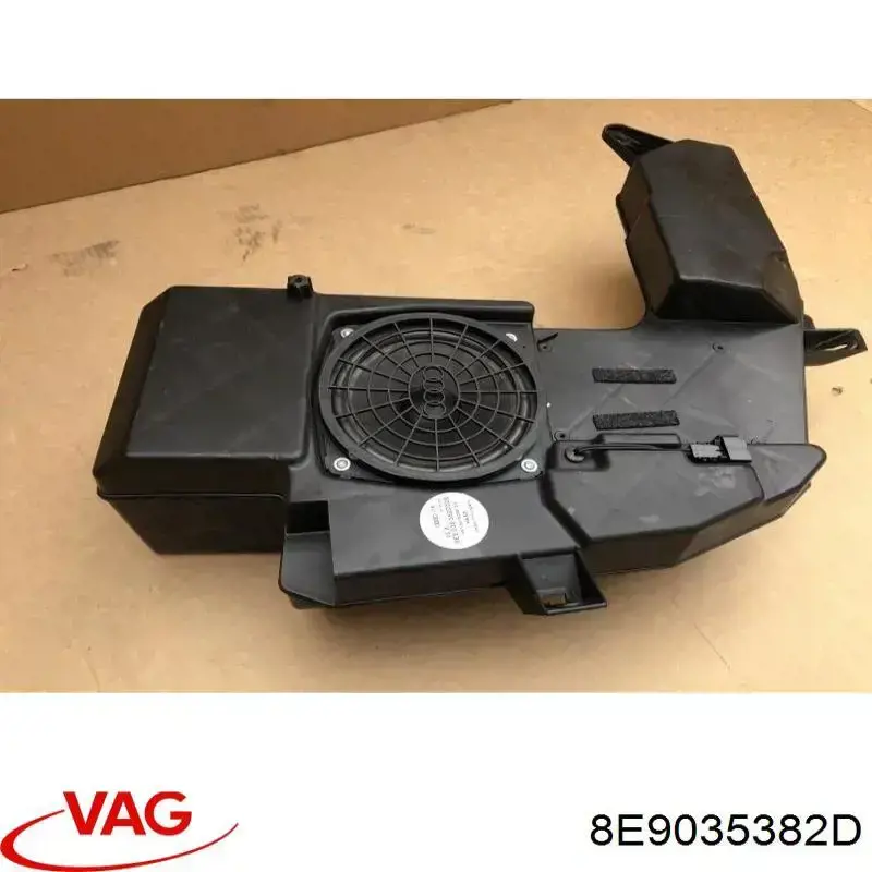 Subwoofer VAG 8E9035382D
