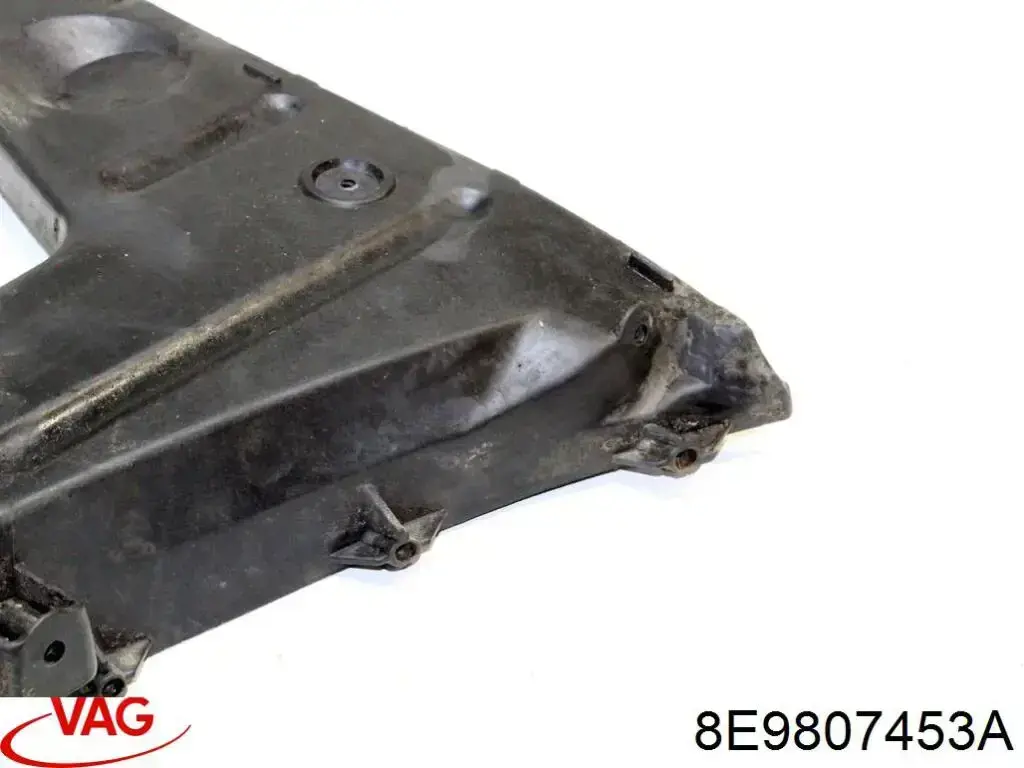 Guía izquierda del parachoques trasero VAG 8E9807453A precio, desde 25,20 EUR