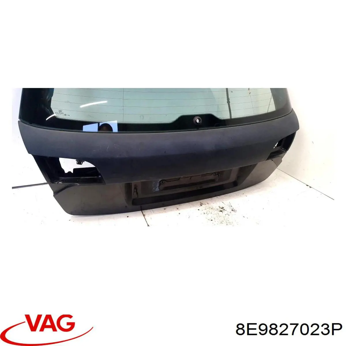 8E9827023P VAG Porton trasero