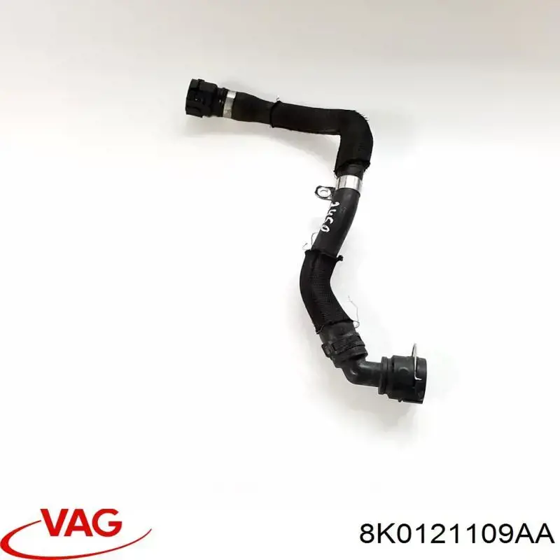 Manguera inferior del vaso de expansión VAG 8K0121109AA