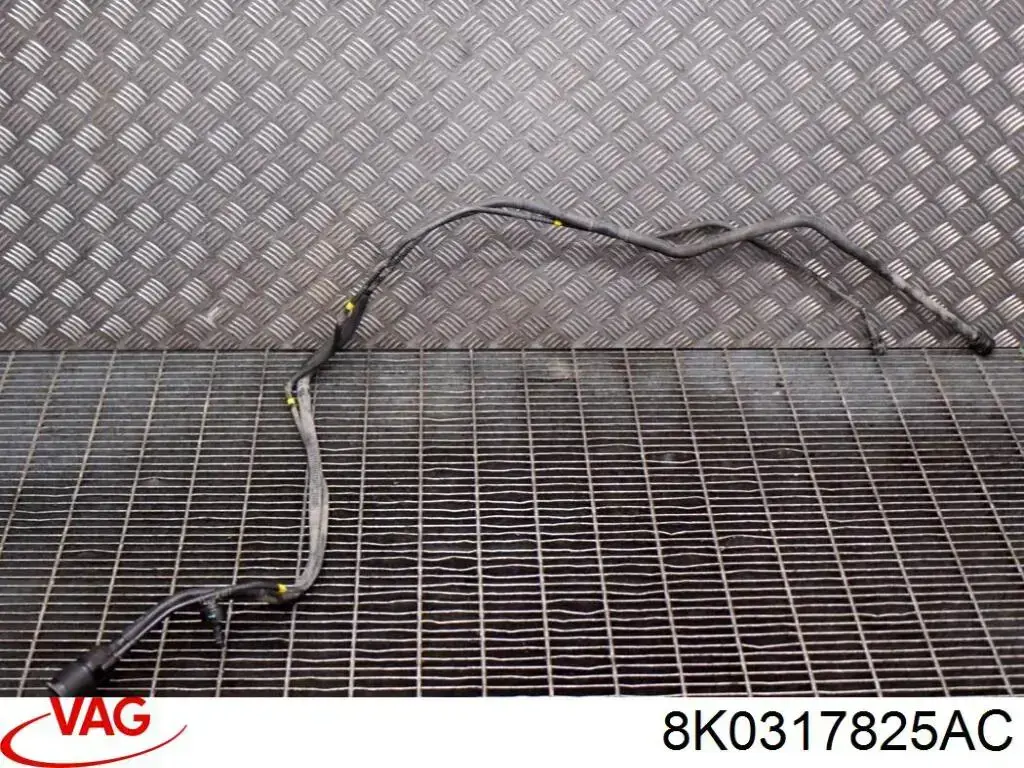 Tubo inferior del radiador de aceite de la transmisión automática VAG 8K0317825AC precio, desde 81,31 EUR