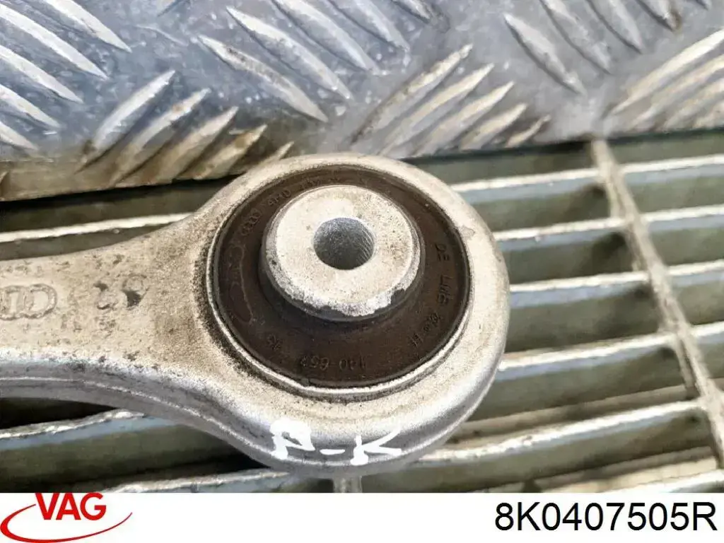 Comprar 8K0407505R VAG Triángulo de suspensión delantera, superior izquierda
