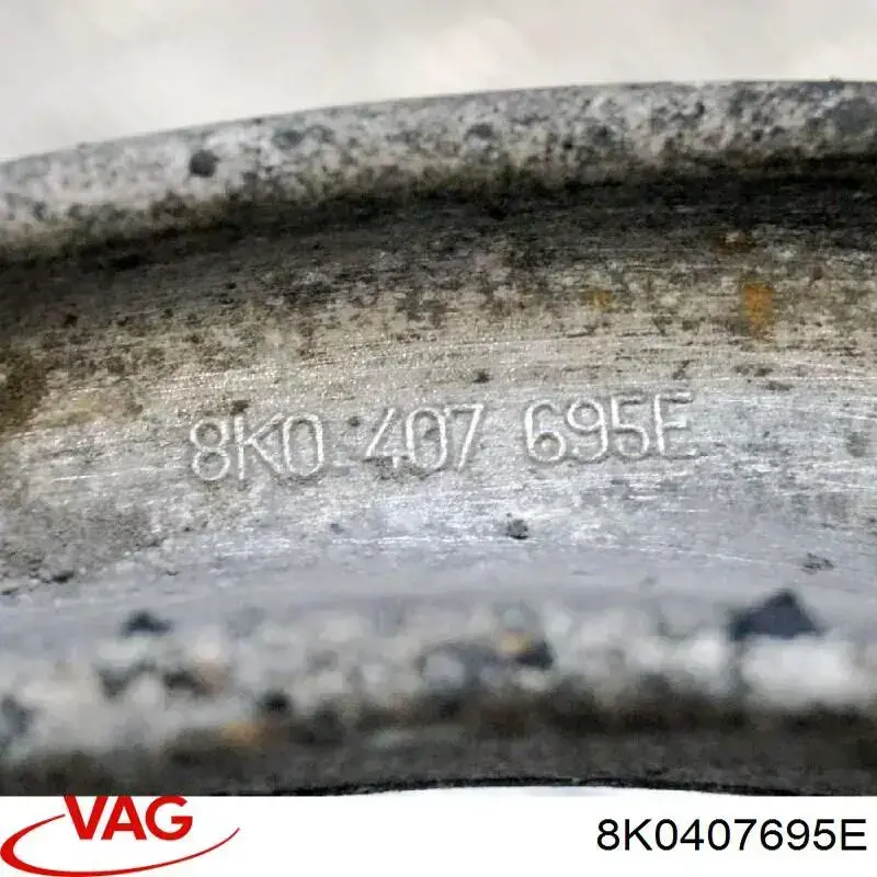 Brazo inferior izquierdo de la suspensión delantera VAG 8K0407695E precio, desde 93,50 EUR