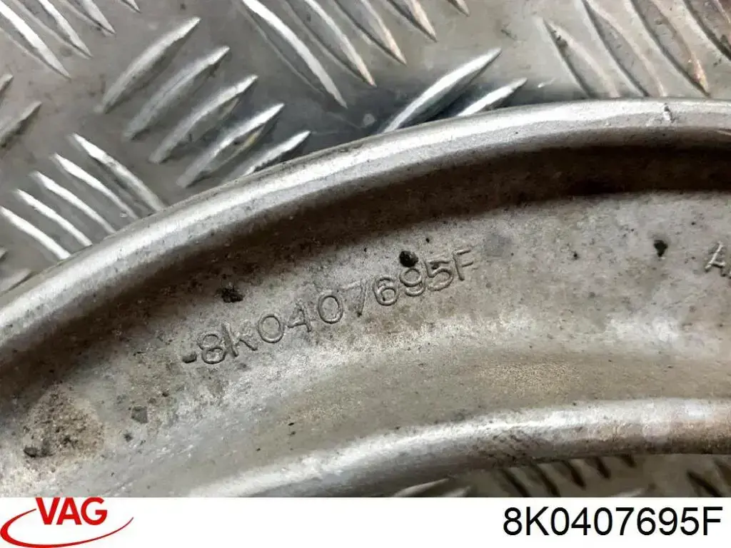 Brazo inferior izquierdo de la suspensión delantera VAG 8K0407695F