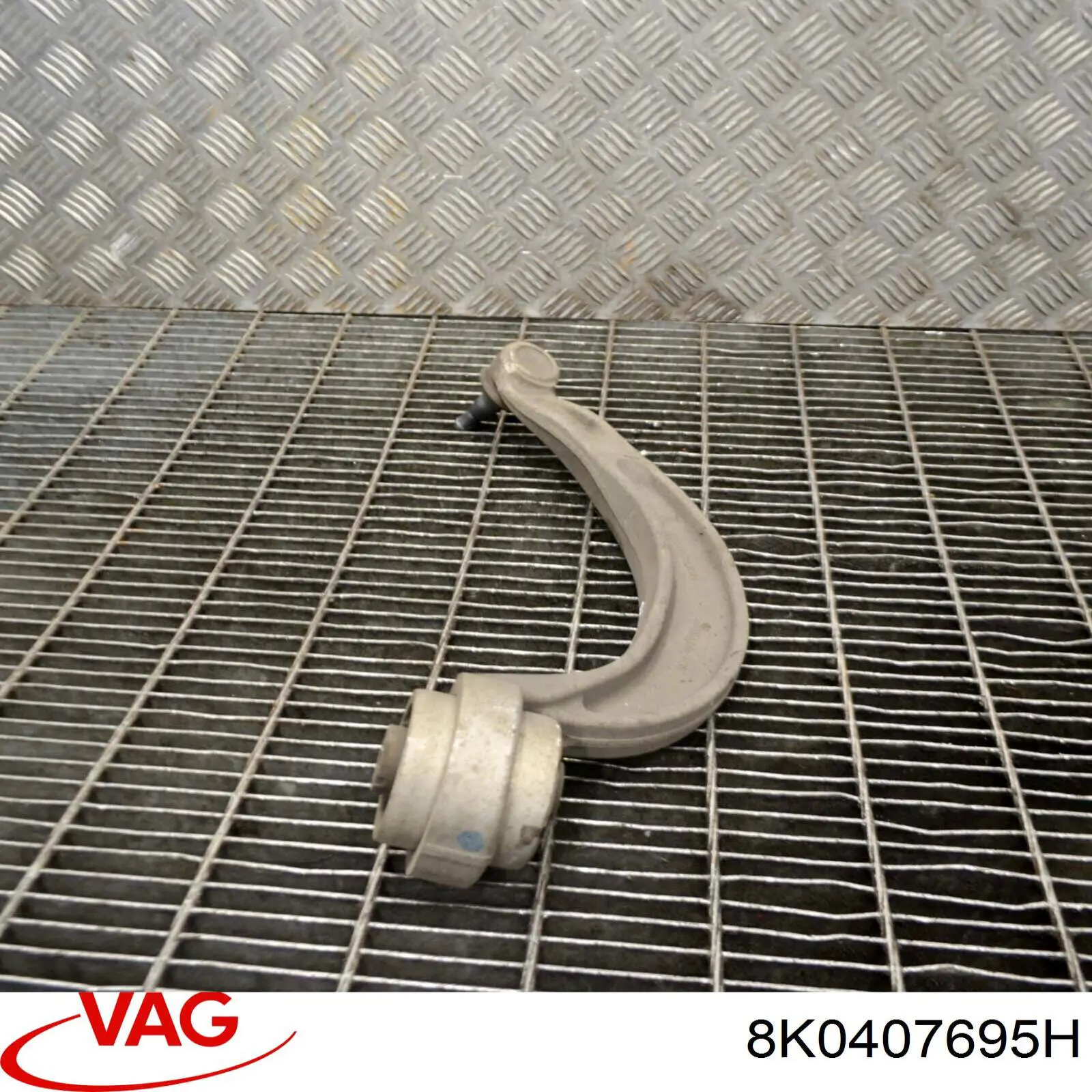 Brazo inferior izquierdo de la suspensión delantera VAG 8K0407695H