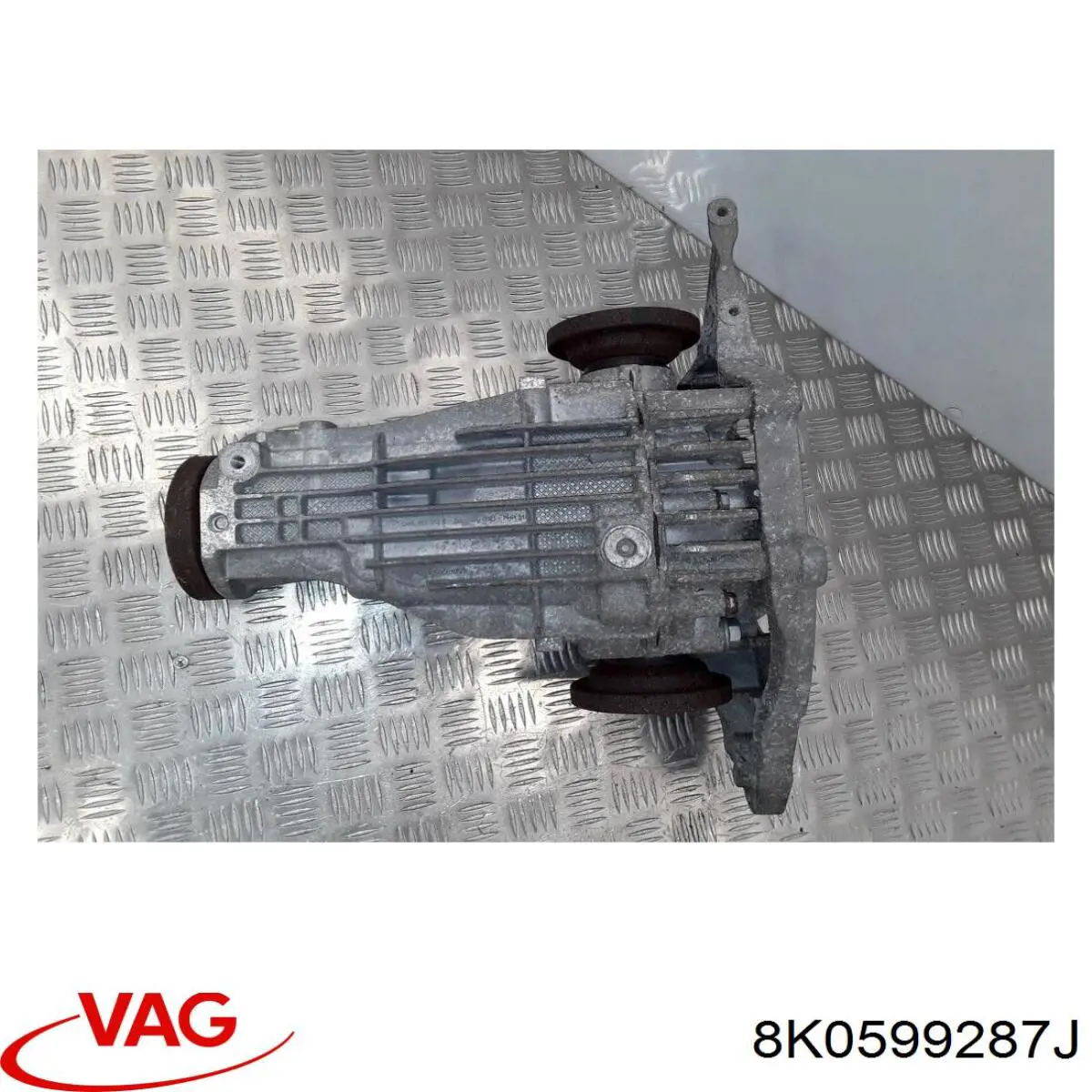Soporte delantero del diferencial trasero 8K0599287J VAG