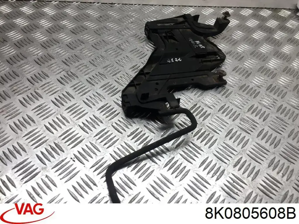 Soporte de fijación del faro delantero derecho 8K0805608B VAG