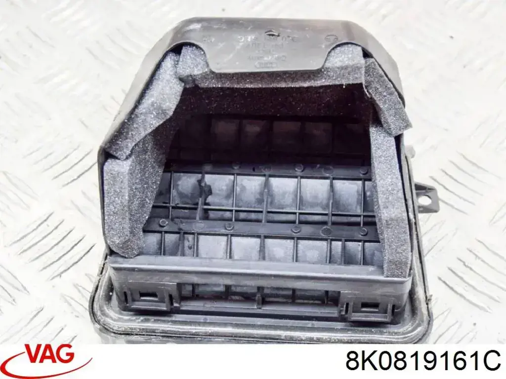 Rejilla de ventilación trasera del habitáculo VAG 8K0819161C