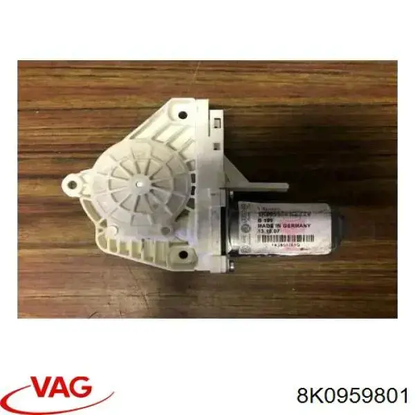 Motor eléctrico, elevalunas, puerta delantera izquierda VAG 8K0959801