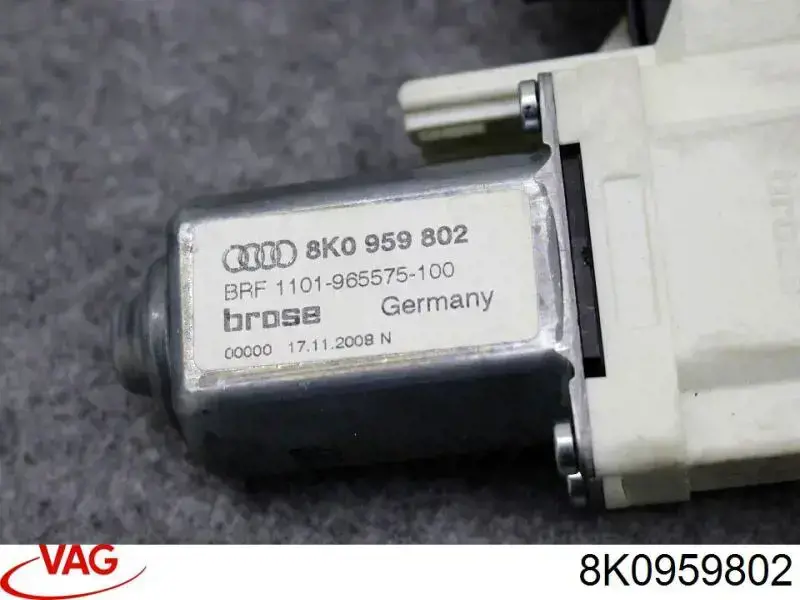 Motor del elevalunas de la puerta delantera derecha 8K0959802 VAG