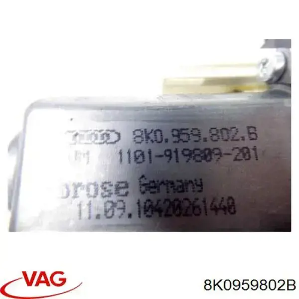 Motor del elevalunas de la puerta delantera derecha 8K0959802B VAG