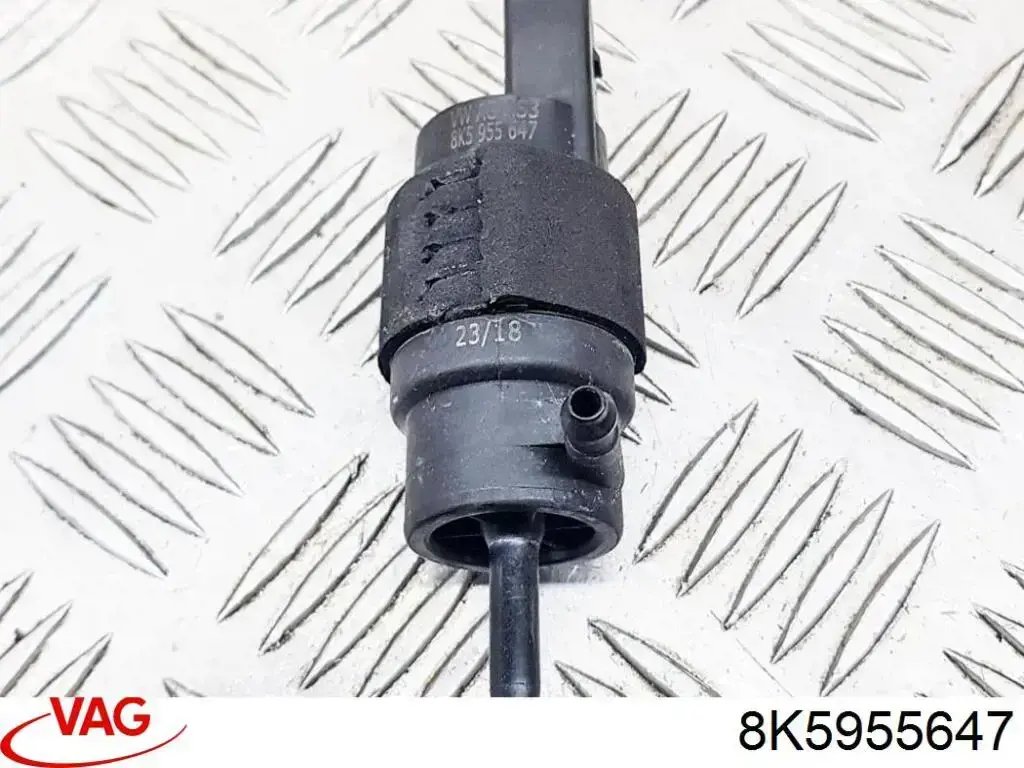 Bomba de agua limpiaparabrisas, delantera 8K5955647 VAG