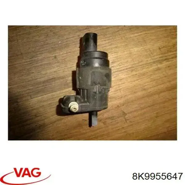 Bomba de agua limpiaparabrisas, delantera 8K9955647 VAG