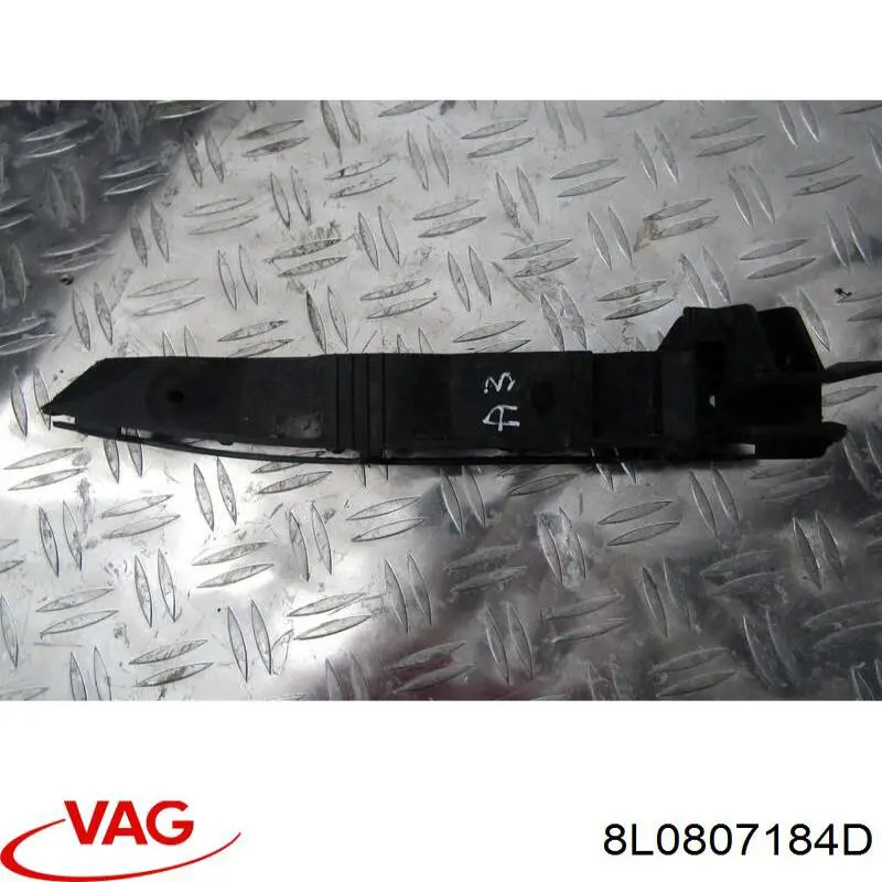 Soporte de parachoques delantero derecho VAG 8L0807184D precio, desde 17,95 EUR