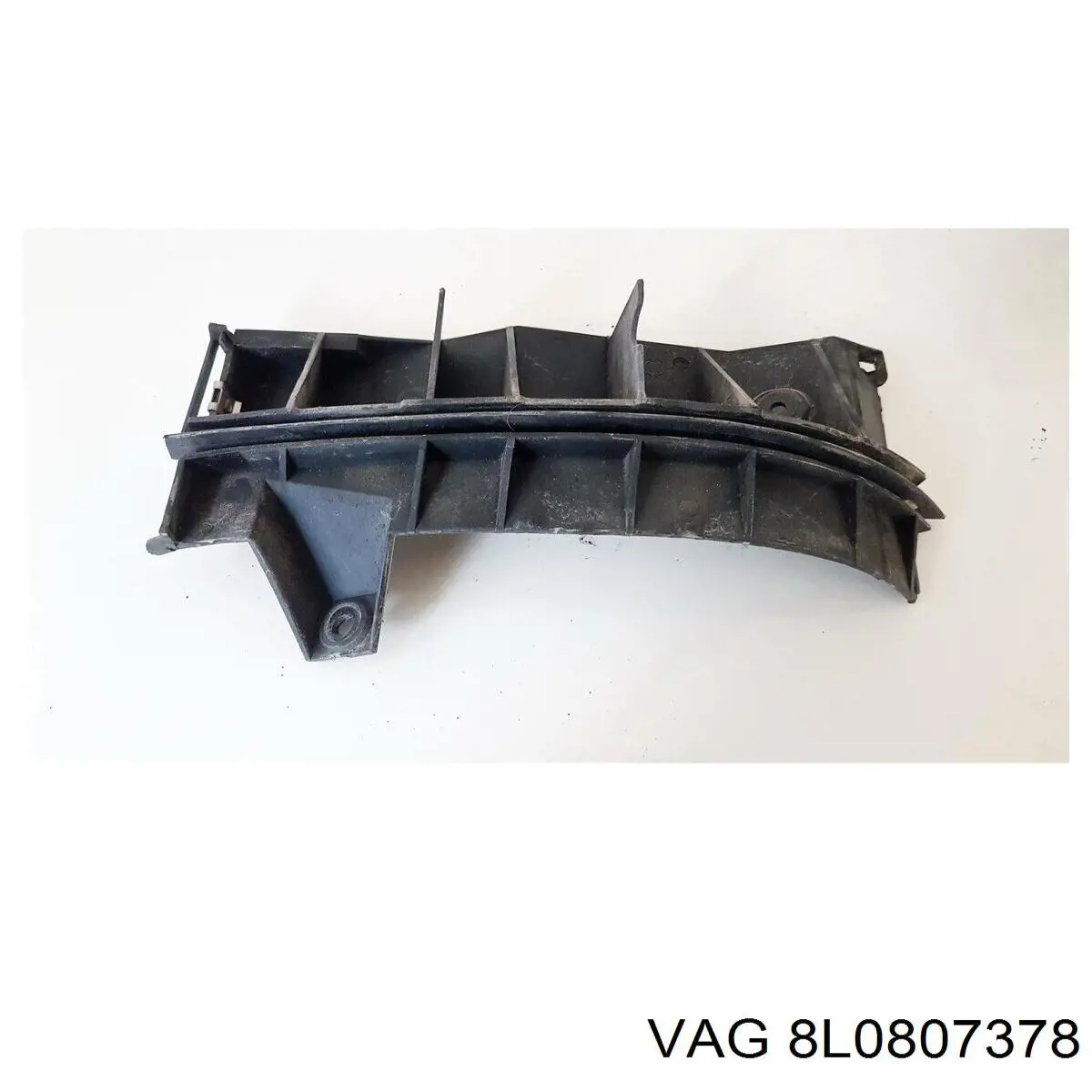 Soporte exterior derecho del parachoques trasero 8L0807378B VAG