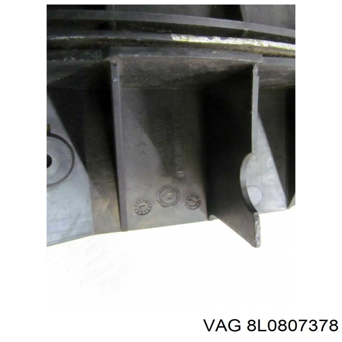 Soporte exterior derecho del parachoques trasero VAG 8L0807378B
